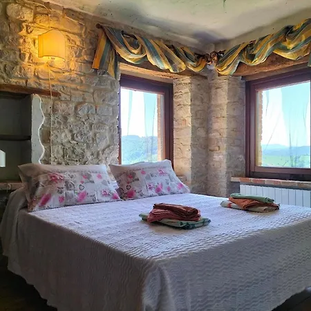 Charmantes Bauernhaus In Penna San Giovanni Holiday home